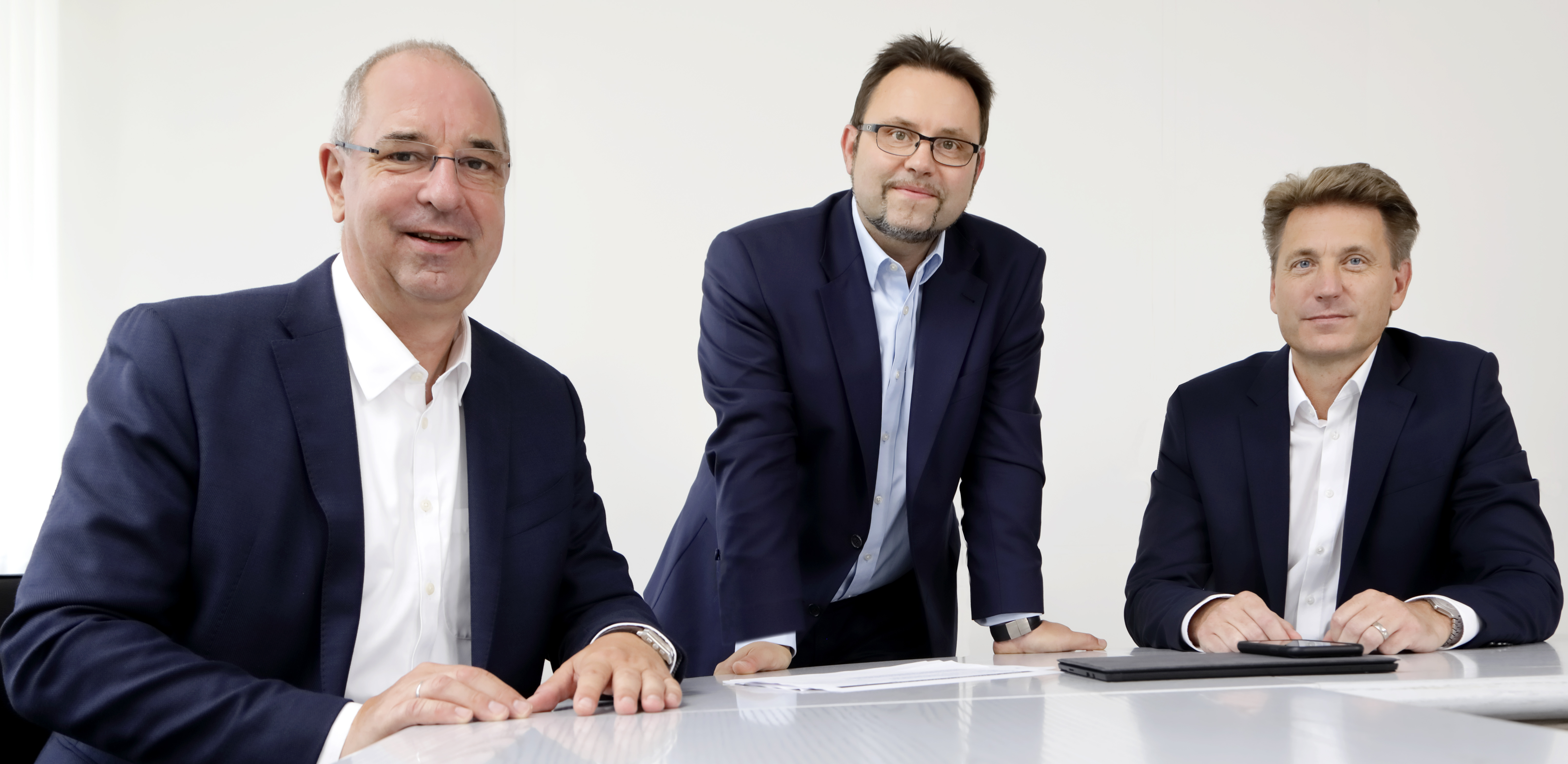 Von links zu sehen: Kai Knickmann (CEO), Dr. Tino Naumann (CSO), Jörg Schwerak (CTO)