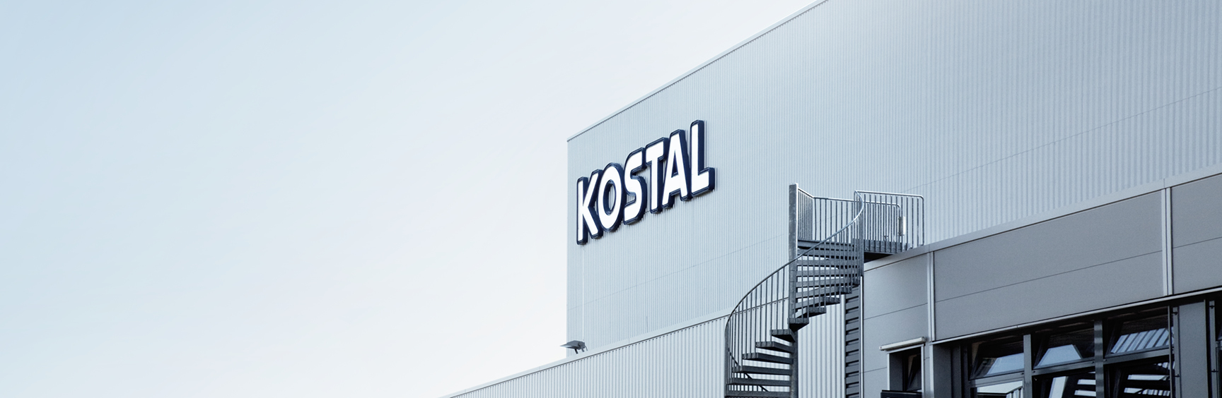 Firmengebaeude mit KOSTAL Logo